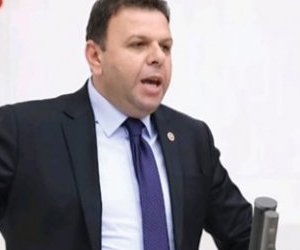 Ediz Ün, Bir Tarafta Açlık, Bir Tarafta ...