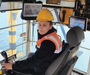 Asyaport’ta Kadınlar Limanın Yükünü Omuzluyor